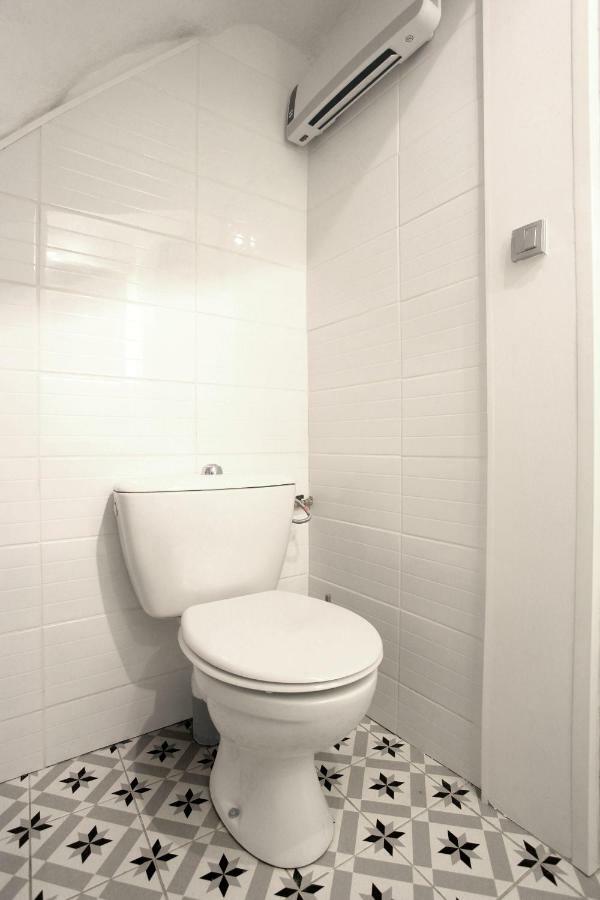 GregBnb-com - T2 Ancien et moderne - PARKING INCLUS - 15min Gare Toulon Exterior foto